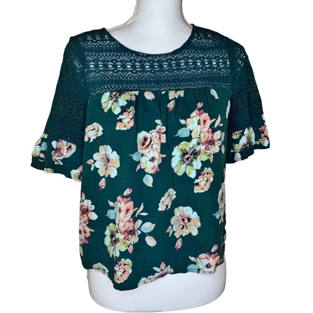 Xhilaration green floral top - size small